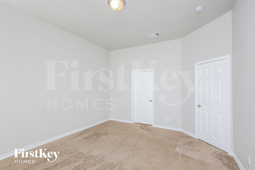 Building Photo - 1101 New Meadow Dr