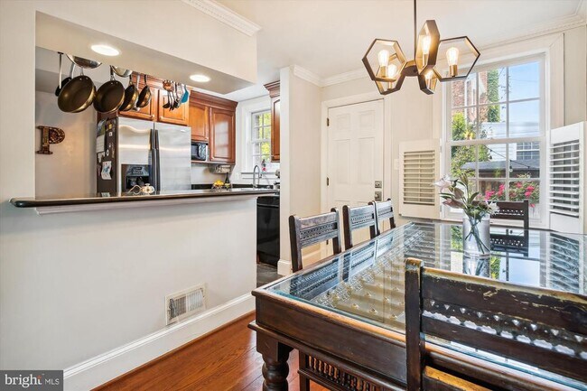 Building Photo - 821 Church St