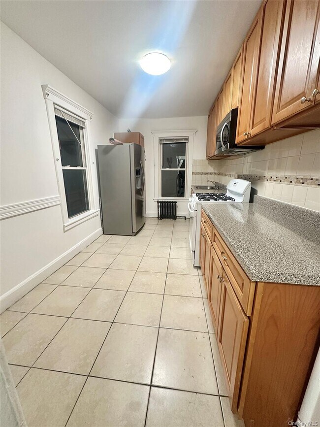 Building Photo - 525 E 5th St