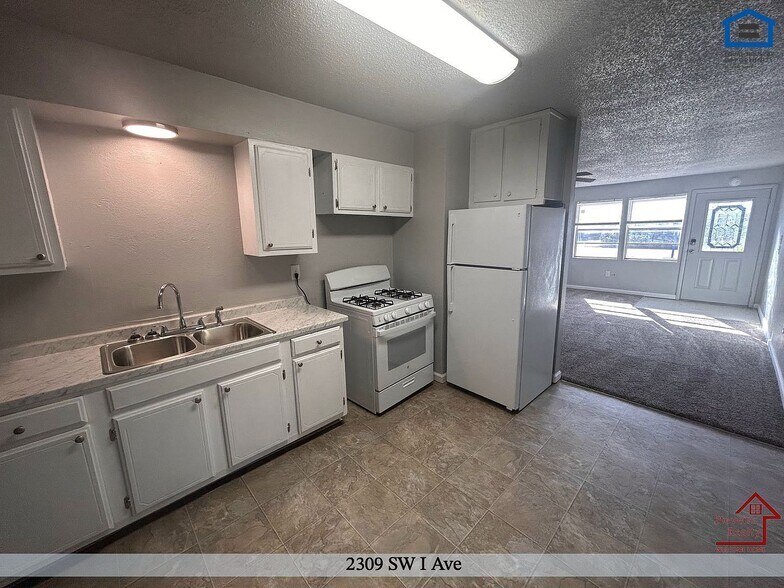 Building Photo - 2309 SW I Ave