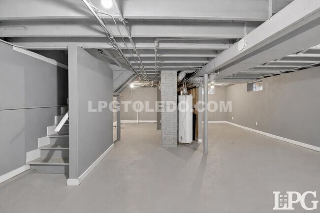 Building Photo - 2041 Loxley Rd