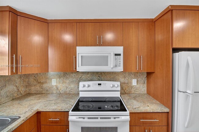 Building Photo - 500 NE 26th St