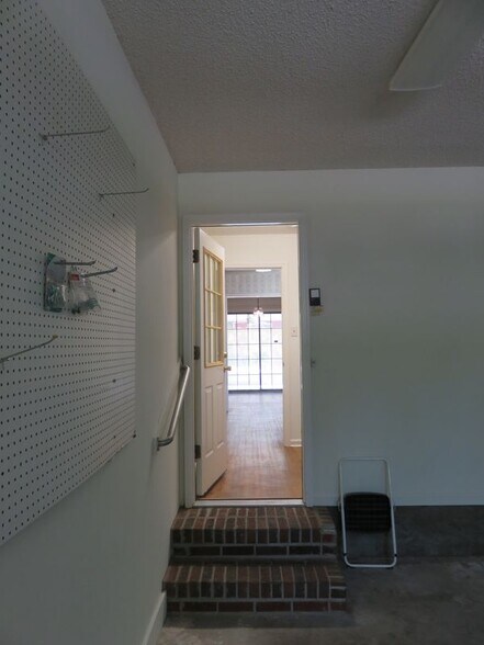 Building Photo - 432 Merlin Way
