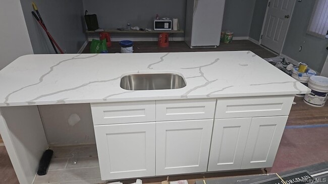 Building Photo - 8 Dee Pl