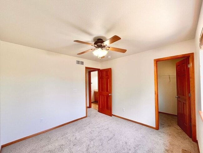 Building Photo - Beautiful 4 bed/ 3 bath Home with Office!