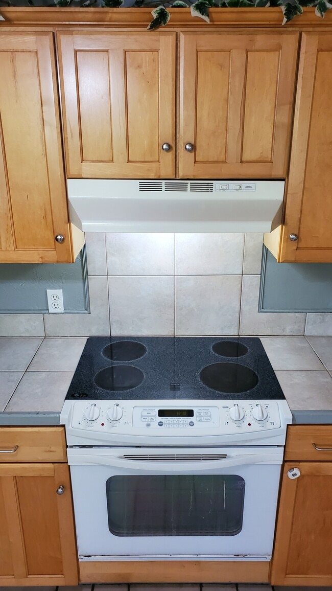 Building Photo - 1 Pine Way Ct