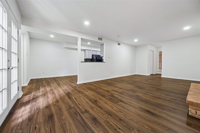 Building Photo - 705 Harold St