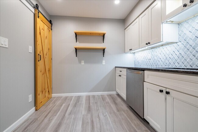 Building Photo - 4000 Gypsy Ln