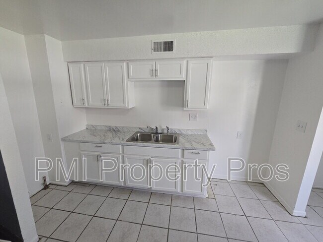 Building Photo - 8842 N 95th St