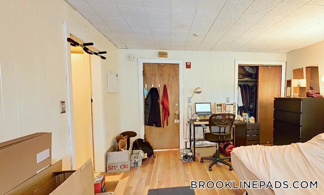 Building Photo - 1071 Beacon St