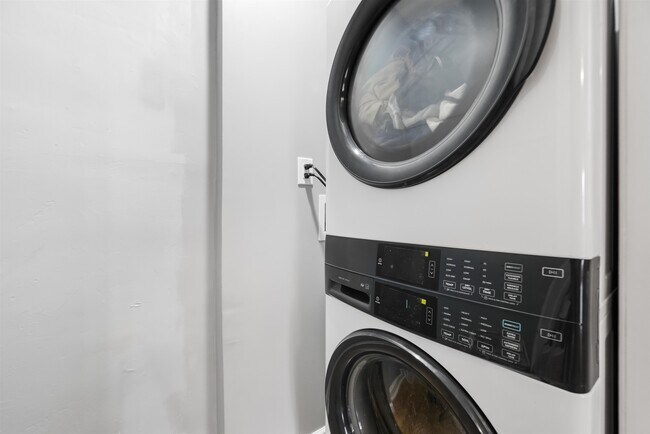 Building Photo - 230 Princeton Ave