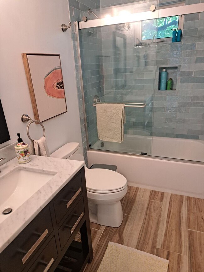 Building Photo - Charming 4-Bedroom, 2-Bath Home with Priva...