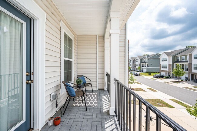 Building Photo - Gorgeous and Modern Home Available