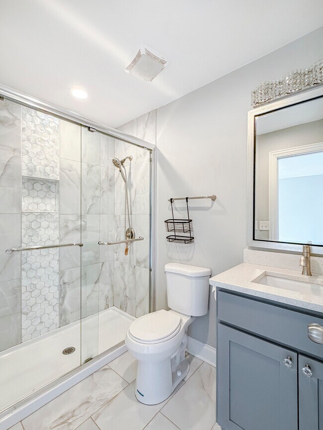 Building Photo - 9027 Skyline Dr