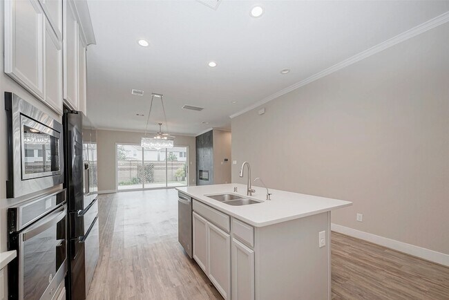 Building Photo - 10014 Granary Dr