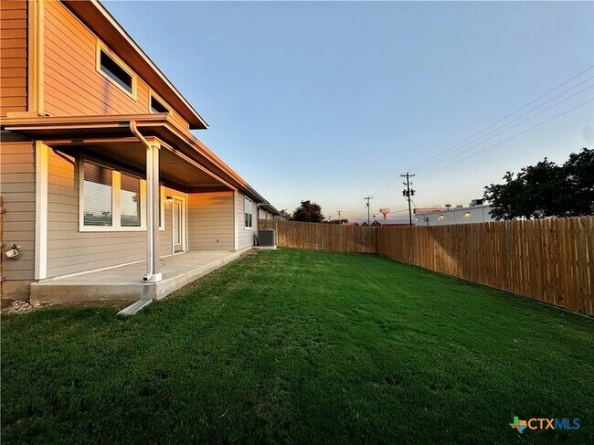 Building Photo - 100 Geminiflora Bend