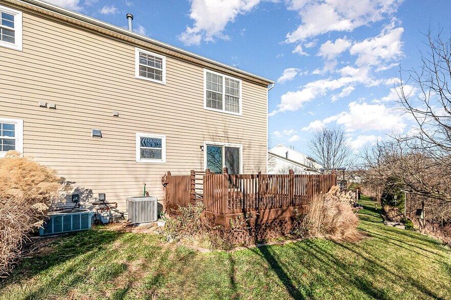 Building Photo - 6280 Spring Knoll Dr