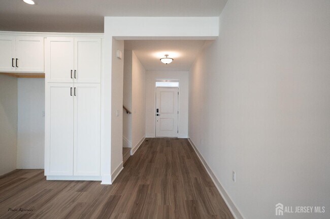 Building Photo - 85 Mustang Dr