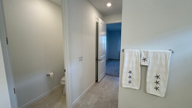 Building Photo - Unfurnished Annual Rental Available Now