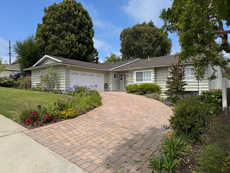 Driveway - 304 N Meadows Ave