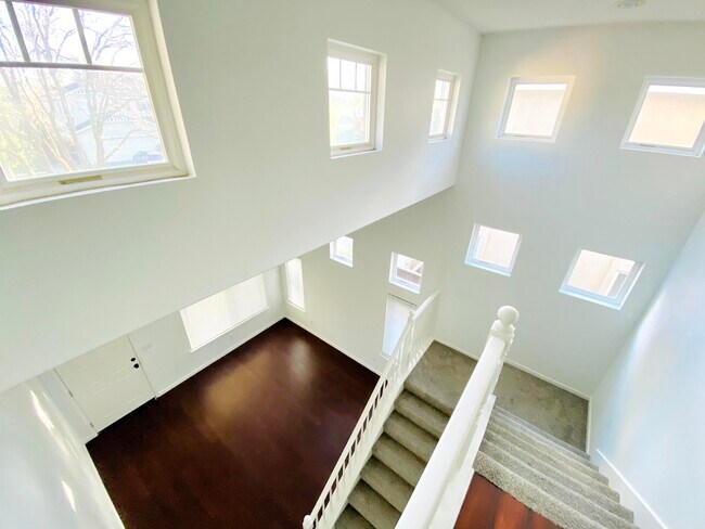 Building Photo - 67 Primrose Ct