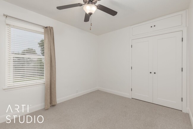 Building Photo - Newly Renovated 3 Bedroom, 2 Bathroom Home...