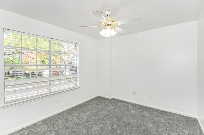 Building Photo - 9502 Willow Trace Ct