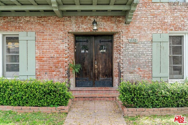 Building Photo - 1132 N Vista St