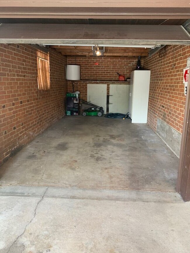 Building Photo - Very nice Ranch style home in Montclair ne...