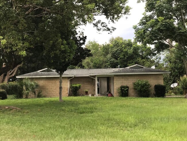Building Photo - 2/2 Fully Renovated Home in Silver Springs Shores