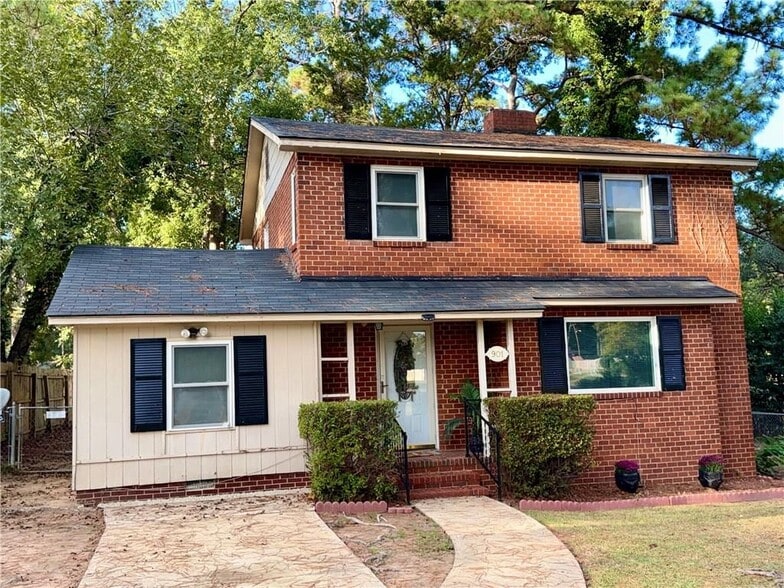 Building Photo - 901 7th Ave