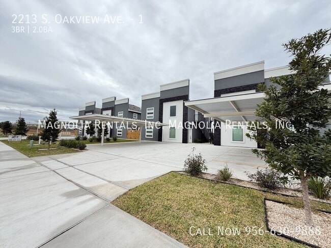 Building Photo - 2213 S Oakview Dr