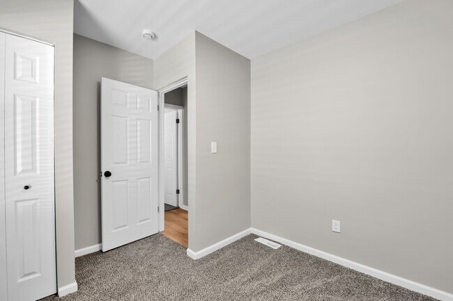 Building Photo - 4 bedrooms $1995