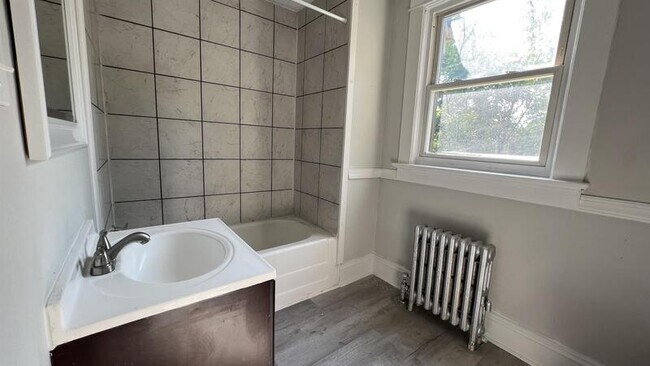 Building Photo - 330 Stafford St