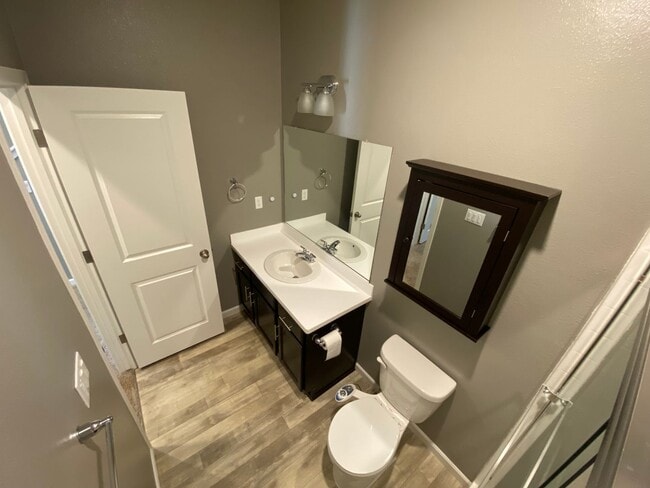 Building Photo - Beautiful home in desirable neighborhood for rent in Visalia CA