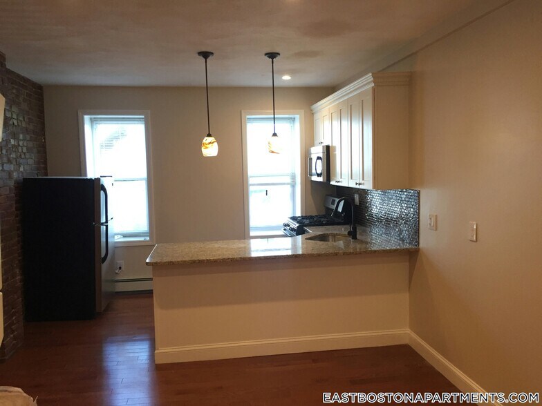 Building Photo - 349 Sumner St