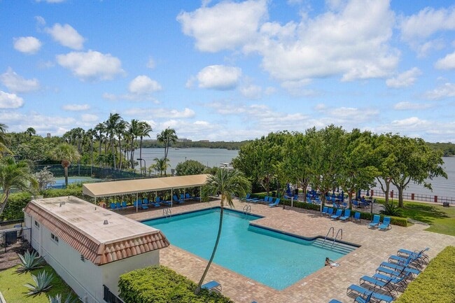 Building Photo - 2121 N Ocean Blvd