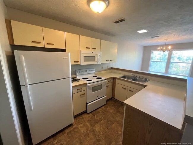 Building Photo - 1014 Brookhollow Dr