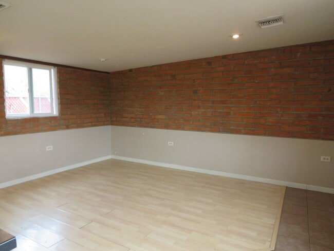 Building Photo - Charming Bungalow Guest House with utilities in Central Tucson