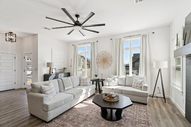 Building Photo - Fully Furnished Home in Broken Arrow