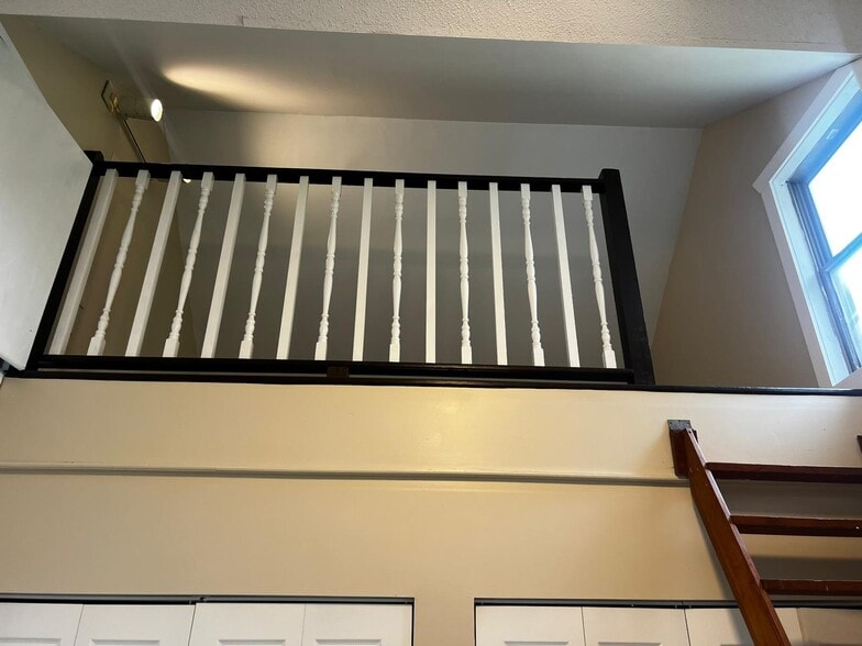 Building Photo - 10102 Main St