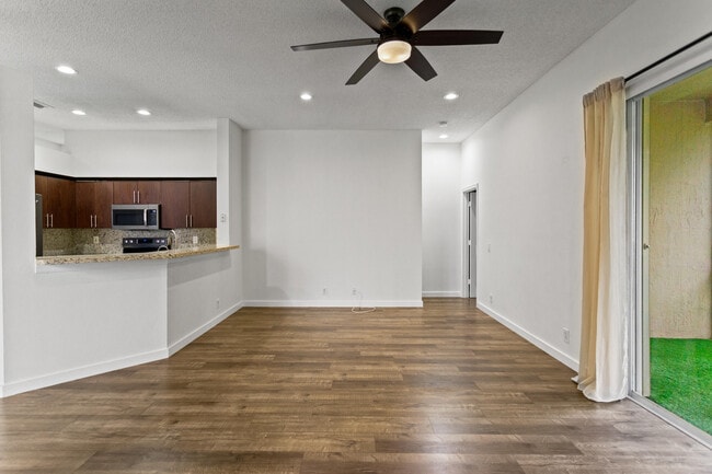 Building Photo - 1071 Bluewood Terrace