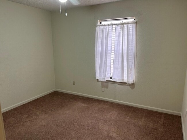 Building Photo - 1225 Eaton Ln