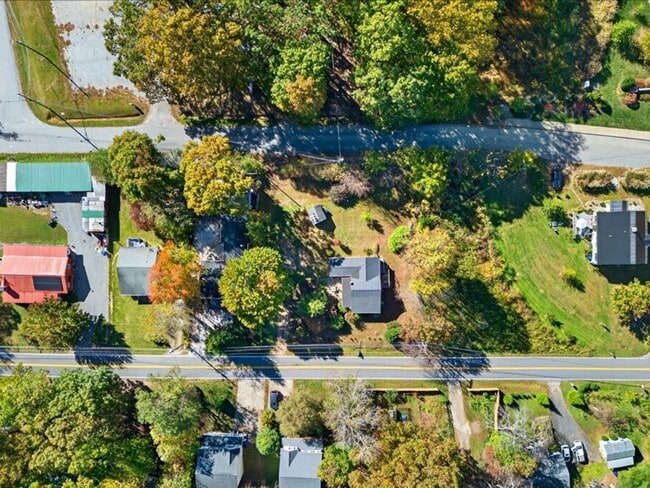 Building Photo - Wonderful Black Mountain Location-Long Term Rental