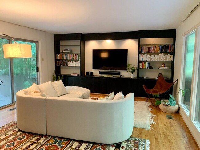 Building Photo - 603 Rock Creek Rd