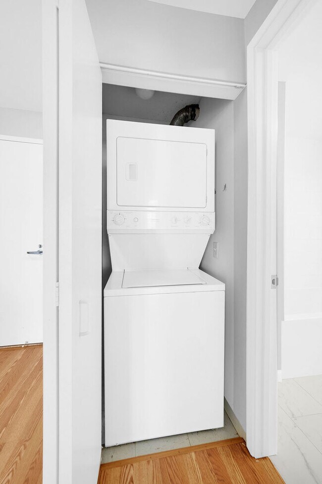 Building Photo - 545 N Dearborn St