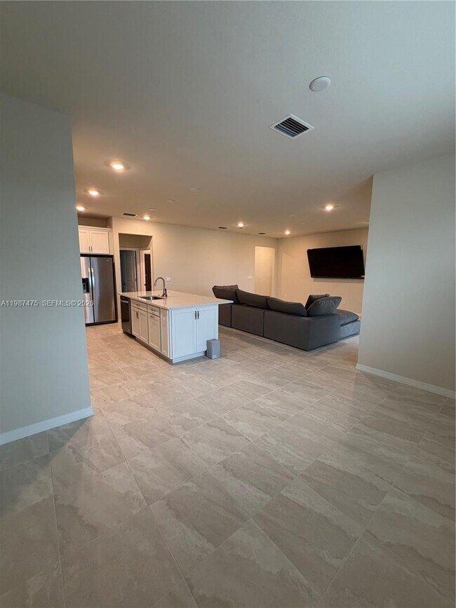 Building Photo - 12251 SW Periwinkle Ct