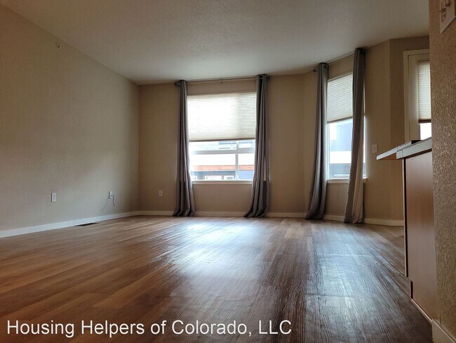 Building Photo - 2 br, 2.5 bath House - 2830 East College A...