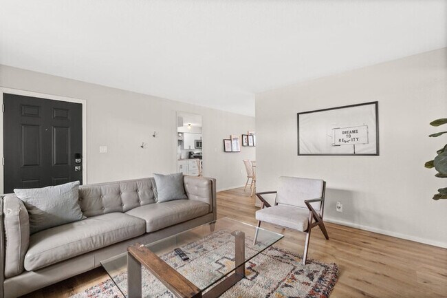 Building Photo - Fashion Square Apt1|SWVillage|Scottsdale|8...