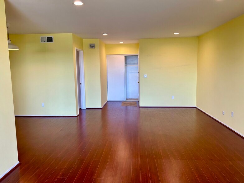 Building Photo - 1301 S Atlantic Blvd